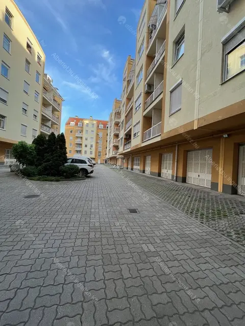 Kiadó albérlet 220000 Ft/hó áron: Budapest, VIII. kerület  Kőris utca. Mérete: 35 nm, 1 szobás | Alberlet.hu - 6649114