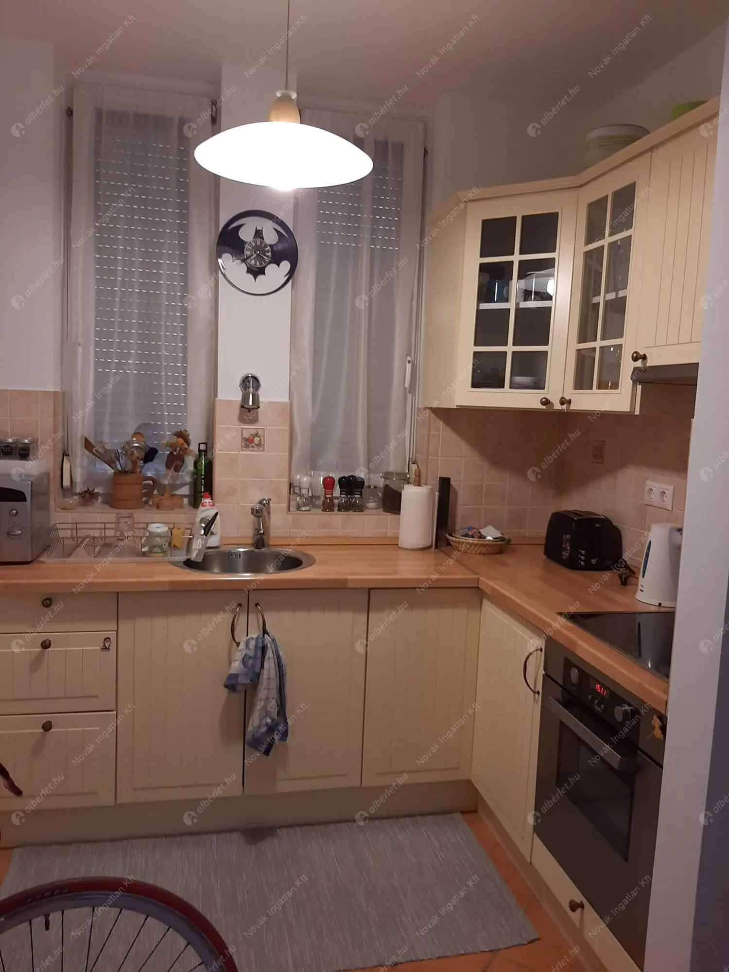 Kiadó albérlet 220000 Ft/hó áron: Budapest, VIII. kerület  Koszorú utca. Mérete: 43 nm, 2 szobás | Alberlet.hu - 6573992