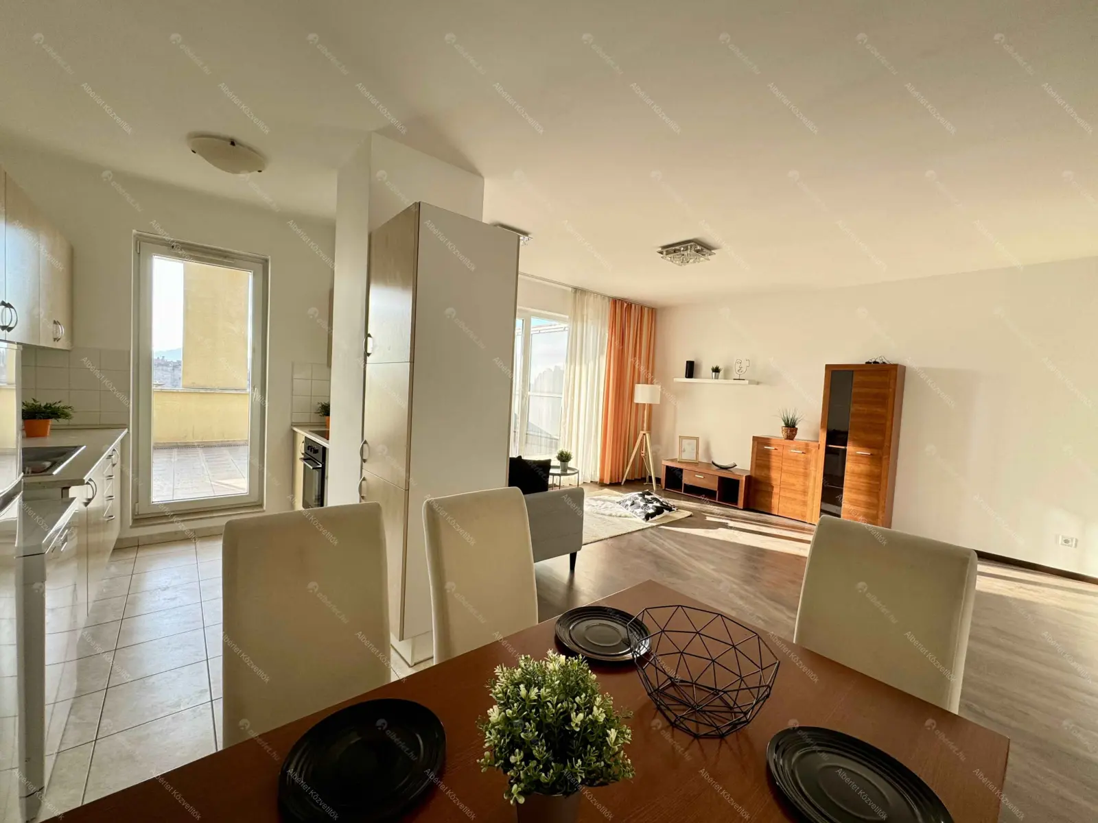 Kiadó albérlet 360000 Ft/hó áron: Budapest, VIII. kerület  Kun utca. Mérete: 90 nm, 3 szobás | Alberlet.hu - 6705866