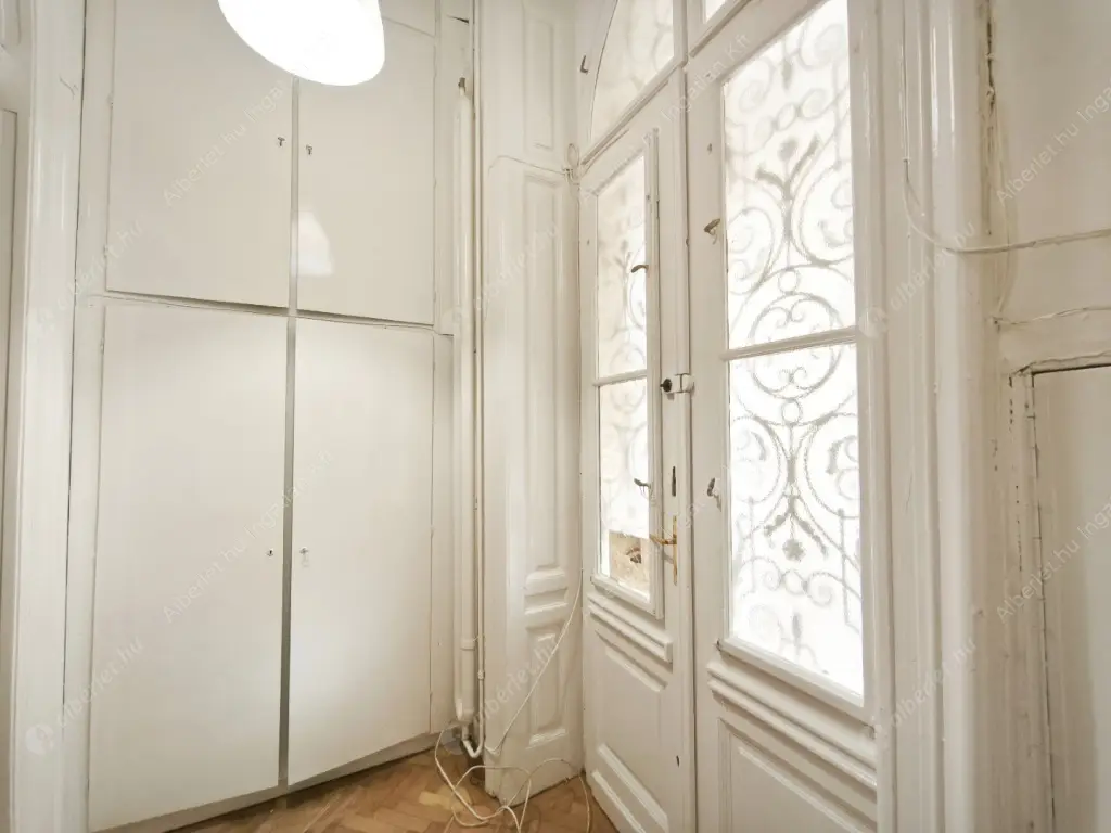 Kiadó albérlet 370000 Ft/hó áron: Budapest, VIII. kerület  Lőrinc pap tér. Mérete: 98 nm, 2 szobás | Alberlet.hu - 6589161