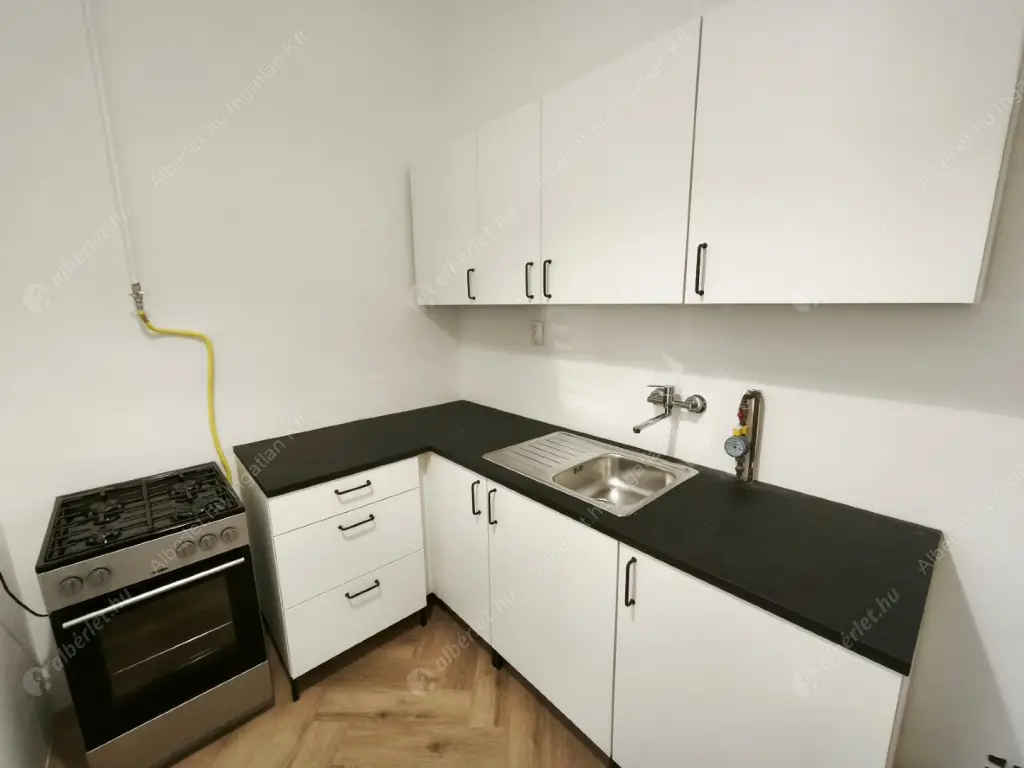Kiadó albérlet 370000 Ft/hó áron: Budapest, VIII. kerület  Lőrinc pap tér. Mérete: 98 nm, 2 szobás | Alberlet.hu - 6589164