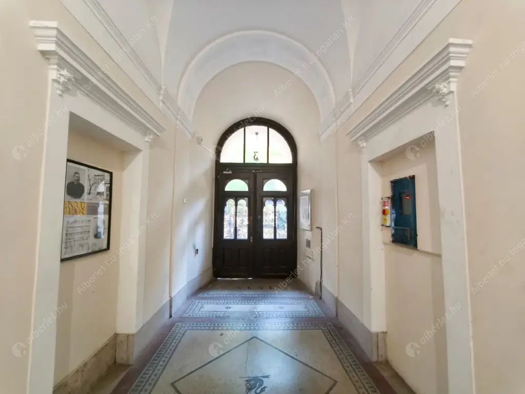 Kiadó albérlet 370000 Ft/hó áron: Budapest, VIII. kerület  Lőrinc pap tér. Mérete: 98 nm, 2 szobás | Alberlet.hu - 6589179