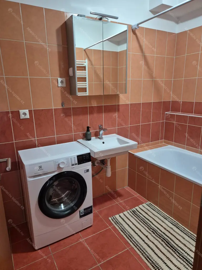 Kiadó albérlet 310000 Ft/hó áron: Budapest, VIII. kerület  Lovassy László utca. Mérete: 51 nm, 2 szobás | Alberlet.hu - 6745699