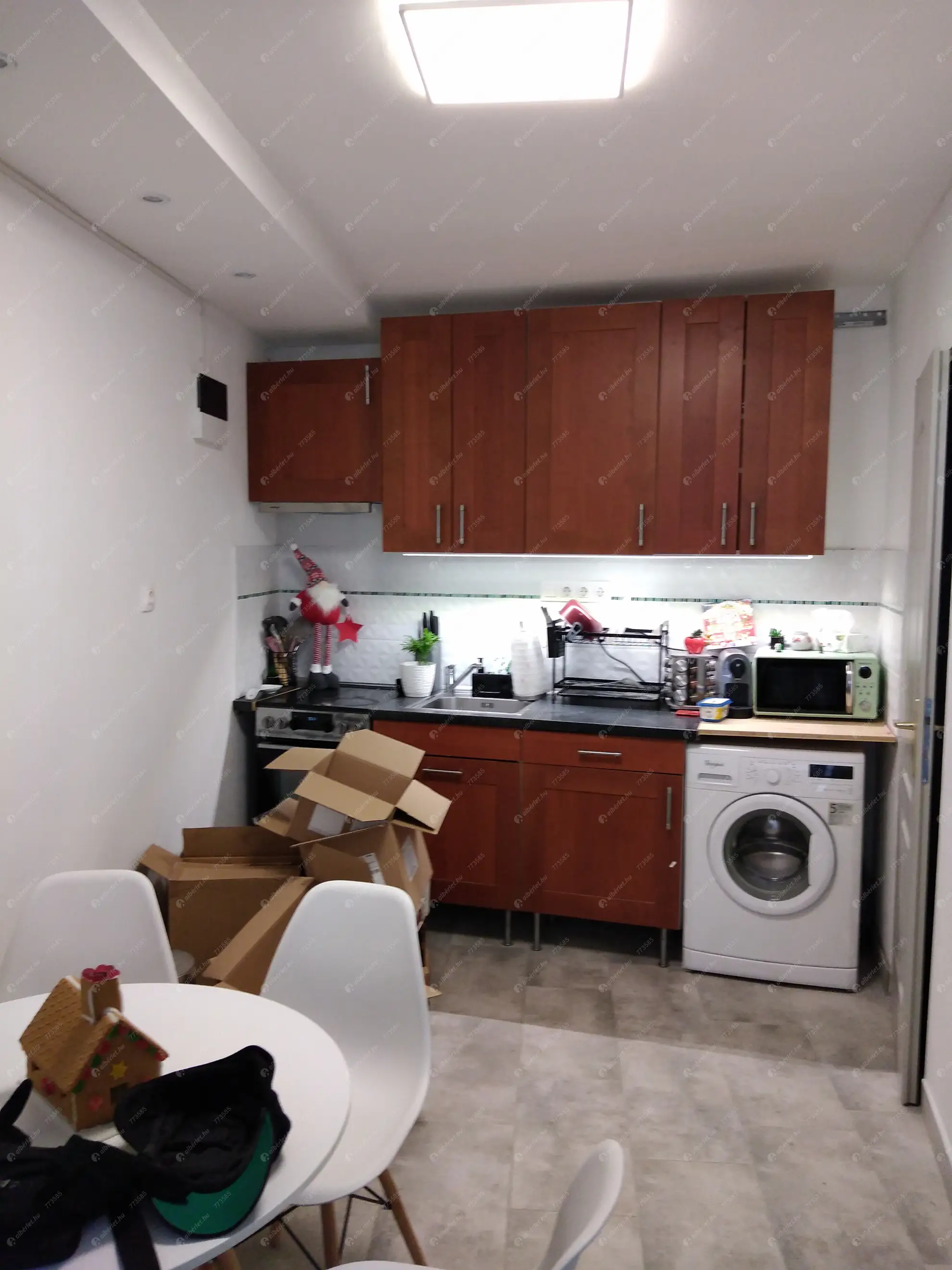 Kiadó albérlet 150000 Ft/hó áron: Budapest, VIII. kerület  Lujza utca. Mérete: 21 nm, 1 szobás | Alberlet.hu - 6633636