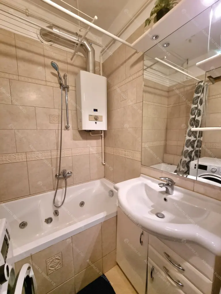 Kiadó albérlet 290000 Ft/hó áron: Budapest, VIII. kerület  Luther utca. Mérete: 55 nm, 2 szobás | Alberlet.hu - 6657127