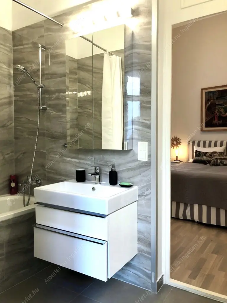 Kiadó albérlet 640000 Ft/hó áron: Budapest, VIII. kerület  Múzeum körút. Mérete: 84 nm, 3 szobás | Alberlet.hu - 6522572