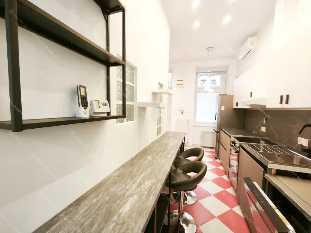 Kiadó albérlet 260000 Ft/hó áron: Budapest, VIII. kerület  Nagy Fuvaros utca. Mérete: 49 nm, 2 szobás | Alberlet.hu - 6697474