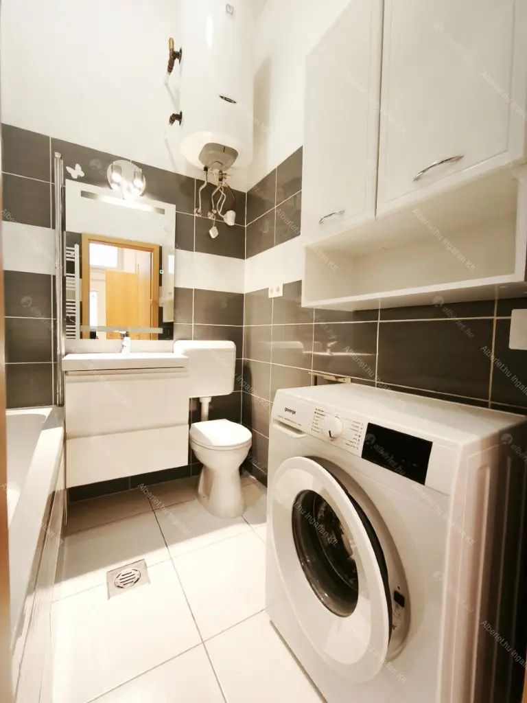 Kiadó albérlet 260000 Ft/hó áron: Budapest, VIII. kerület  Nagy Fuvaros utca. Mérete: 49 nm, 2 szobás | Alberlet.hu - 6697486