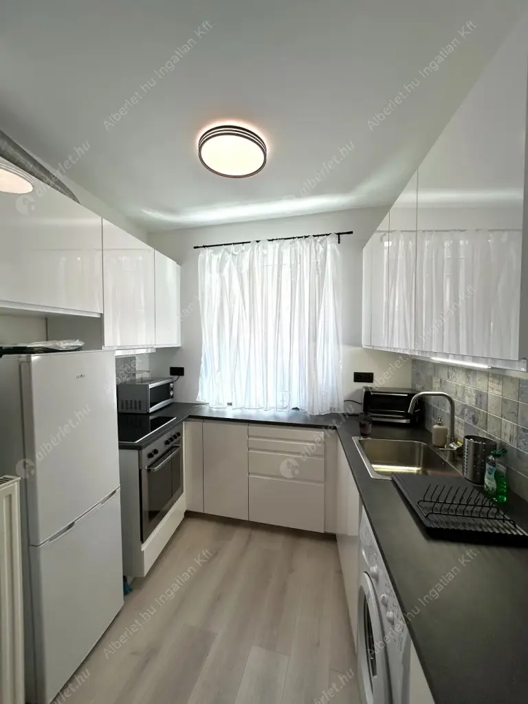 Kiadó albérlet 300000 Ft/hó áron: Budapest, VIII. kerület  Nap utca. Mérete: 53 nm, 2 szobás | Alberlet.hu - 6577221