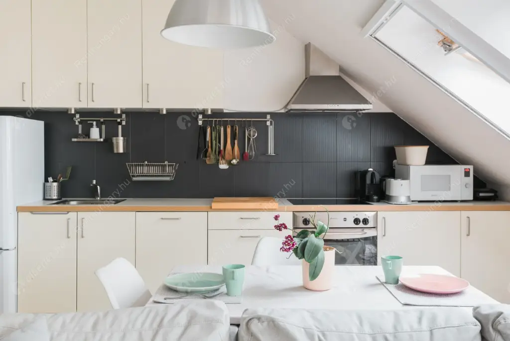 Kiadó albérlet 350000 Ft/hó áron: Budapest, VIII. kerület  Nap utca. Mérete: 62 nm, 2 szobás | Alberlet.hu - 6524312