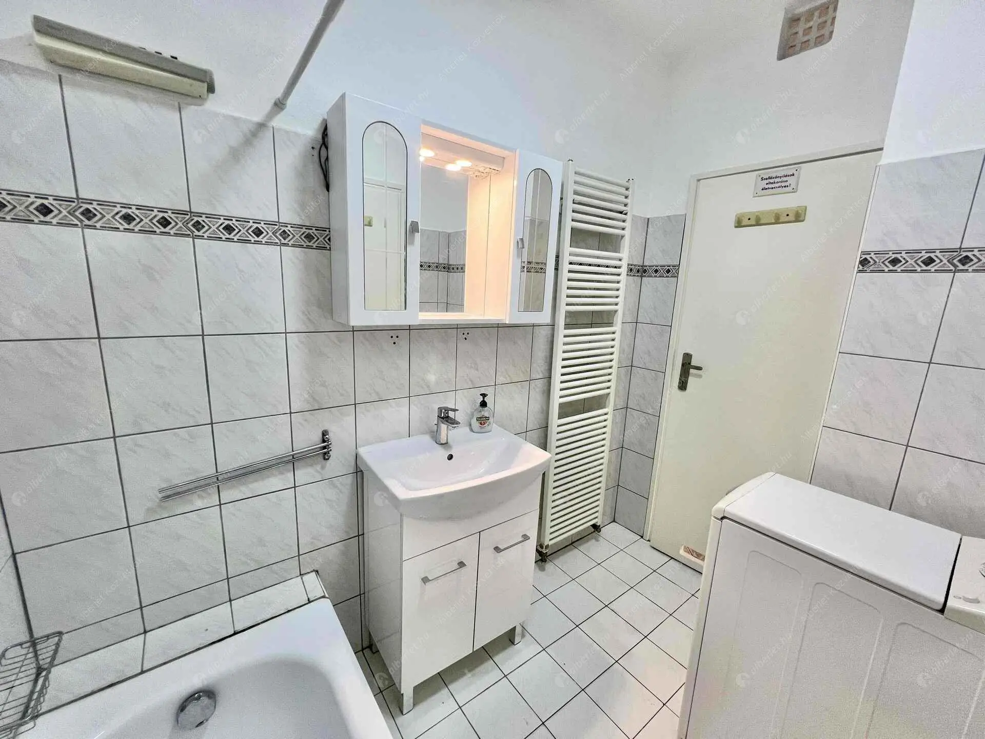 Kiadó albérlet 200000 Ft/hó áron: Budapest, VIII. kerület  Népszínház utca. Mérete: 53 nm, 2 szobás | Alberlet.hu - 6543765