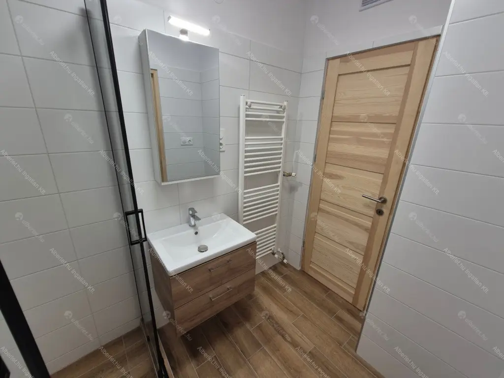 Kiadó albérlet 300000 Ft/hó áron: Budapest, VIII. kerület  Népszínház utca. Mérete: 56 nm, 1 szobás | Alberlet.hu - 6655485