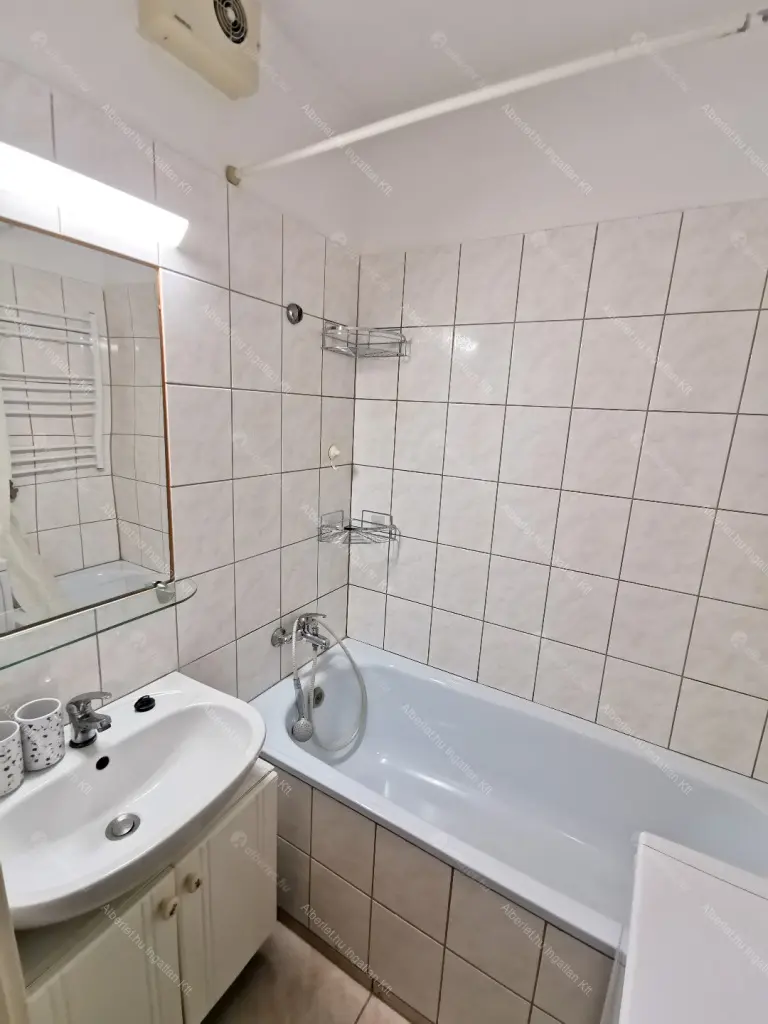 Kiadó albérlet 200000 Ft/hó áron: Budapest, VIII. kerület  Orczy tér. Mérete: 35 nm, 1 szobás | Alberlet.hu - 6705409