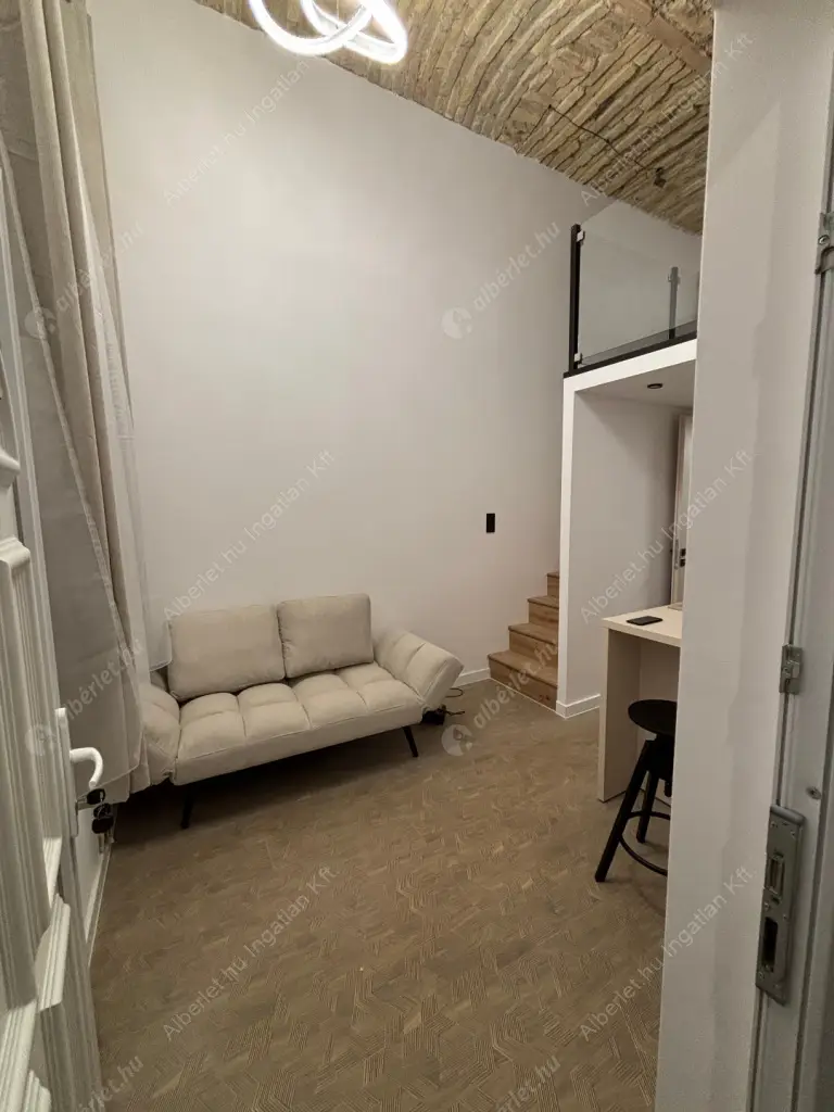 Kiadó albérlet 220000 Ft/hó áron: Budapest, VIII. kerület  Puskin utca. Mérete: 31 nm, 1 szobás | Alberlet.hu - 6580455