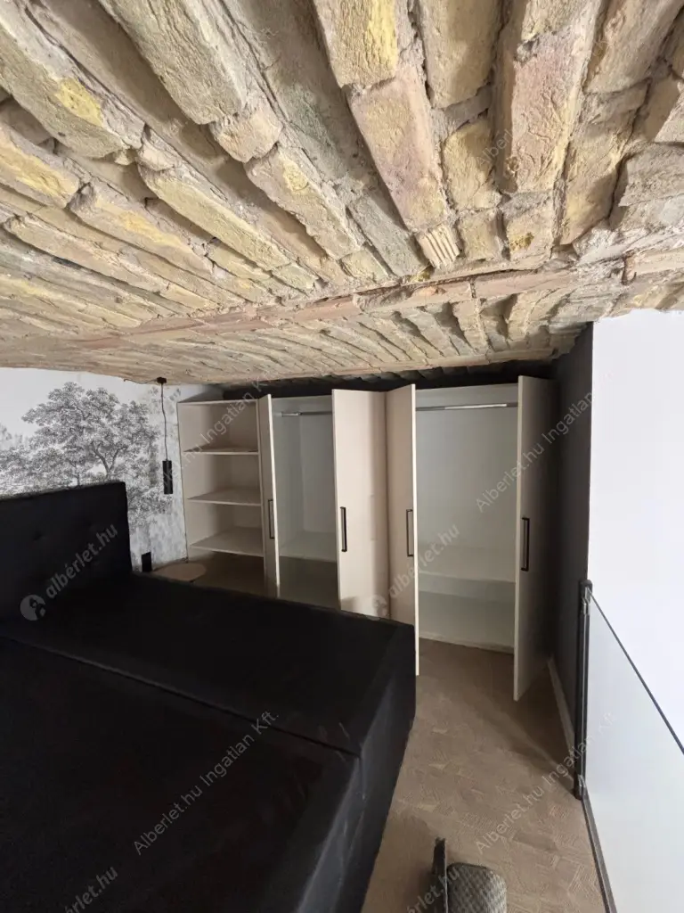 Kiadó albérlet 220000 Ft/hó áron: Budapest, VIII. kerület  Puskin utca. Mérete: 31 nm, 1 szobás | Alberlet.hu - 6580459