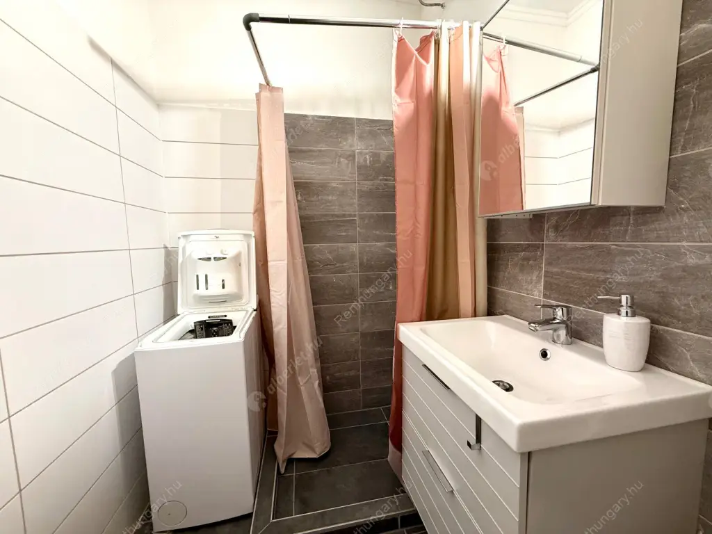 Kiadó albérlet 220000 Ft/hó áron: Budapest, VIII. kerület  Rákóczi út. Mérete: 42 nm, 2 szobás | Alberlet.hu - 6594174