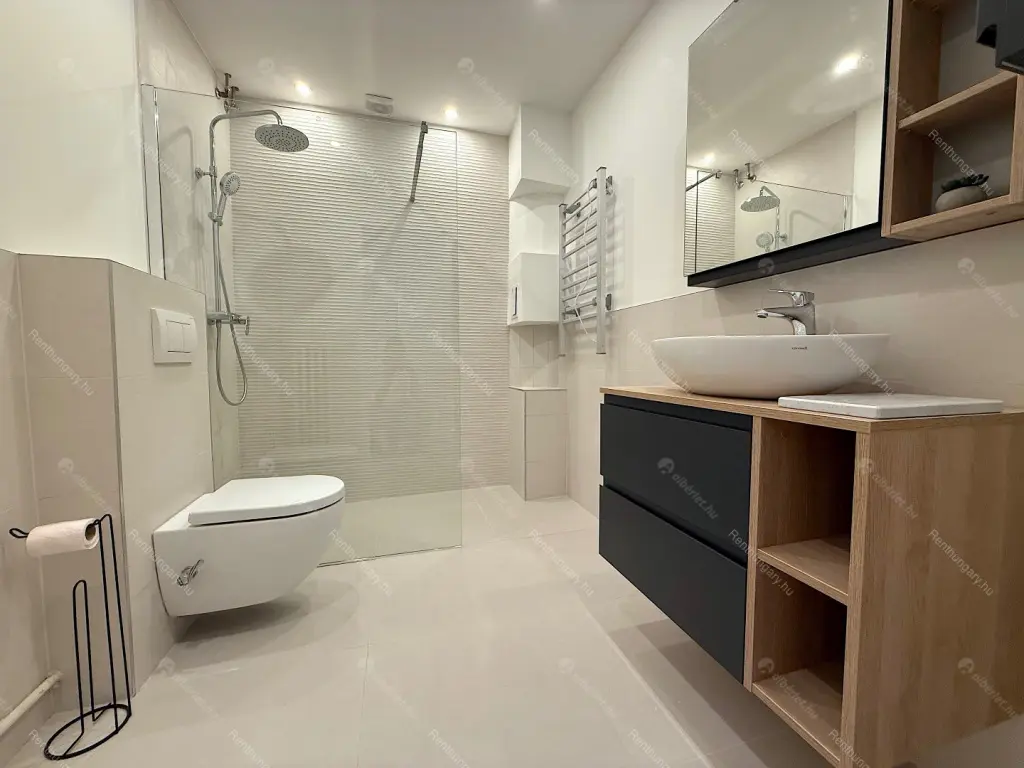 Kiadó albérlet 290000 Ft/hó áron: Budapest, VIII. kerület  Rákóczi út. Mérete: 75 nm, 2 szobás | Alberlet.hu - 6657282