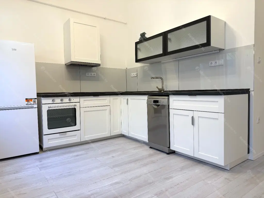 Kiadó albérlet 290000 Ft/hó áron: Budapest, VIII. kerület  Rákóczi út. Mérete: 75 nm, 2 szobás | Alberlet.hu - 6657285