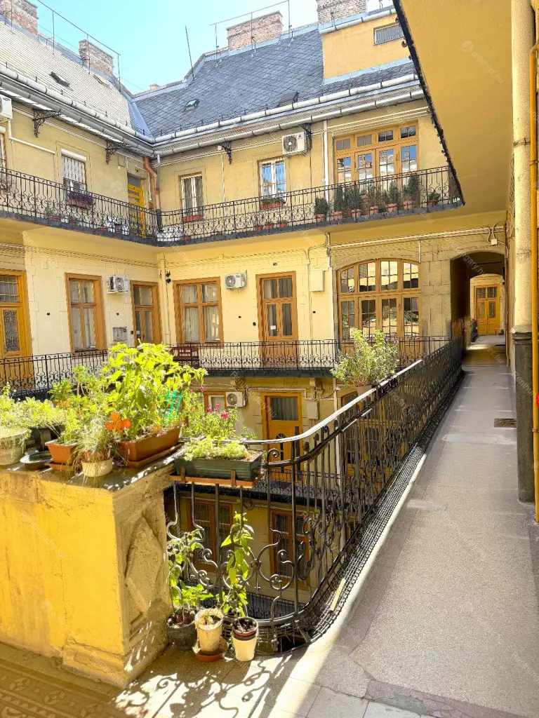 Kiadó albérlet 290000 Ft/hó áron: Budapest, VIII. kerület  Rákóczi út. Mérete: 75 nm, 2 szobás | Alberlet.hu - 6657286