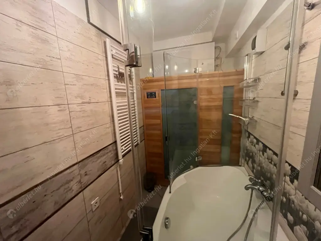 Kiadó albérlet 225000 Ft/hó áron: Budapest, VIII. kerület  Rökk Szilárd utca. Mérete: 40 nm, 2 szobás | Alberlet.hu - 6601457