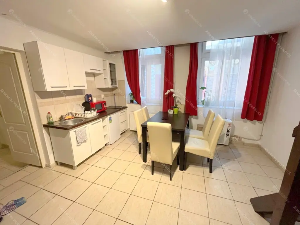 Kiadó albérlet 200000 Ft/hó áron: Budapest, VIII. kerület  Somogyi Béla utca. Mérete: 50 nm, 2 szobás | Alberlet.hu - 6699774