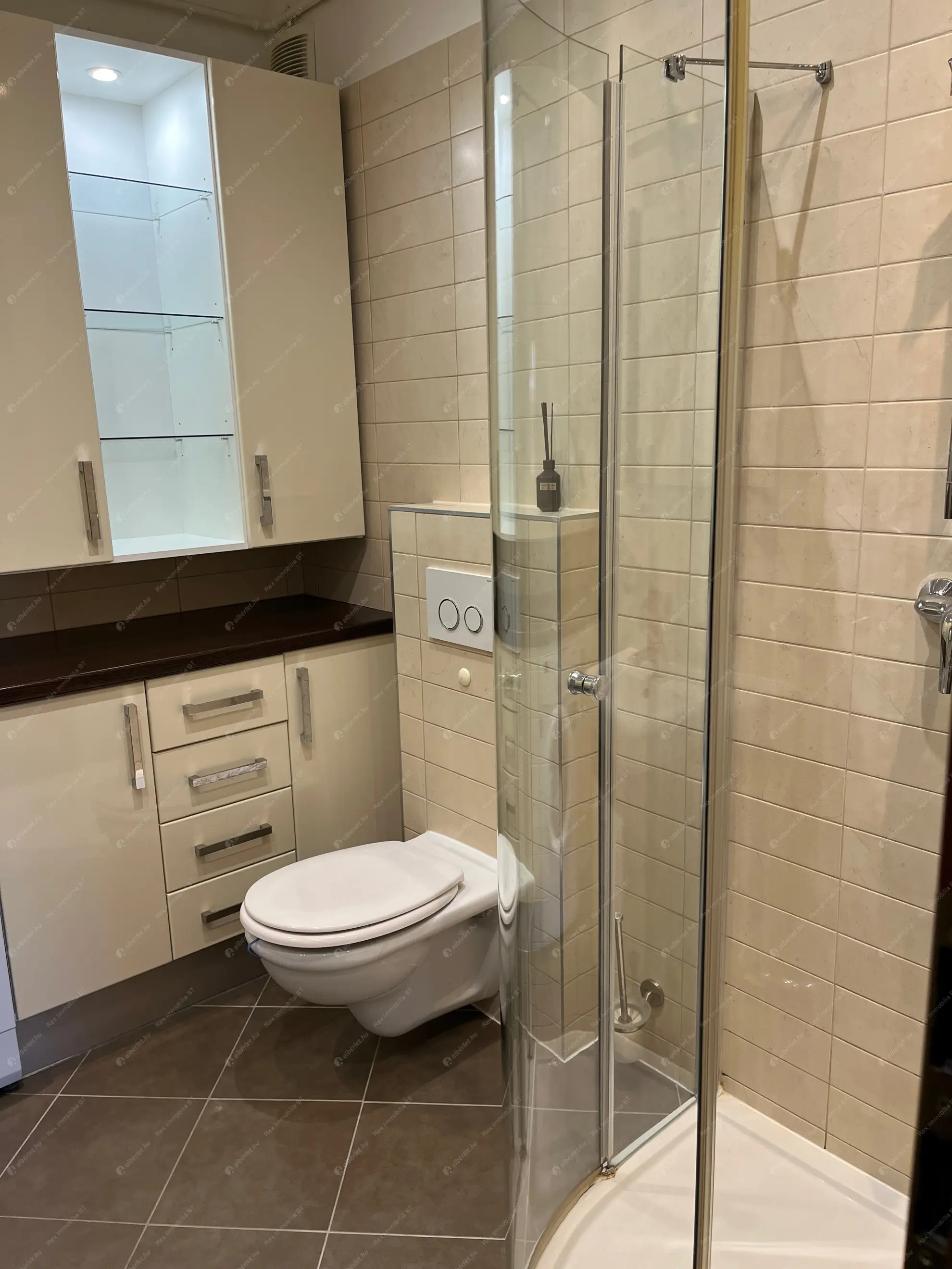 Kiadó albérlet 195000 Ft/hó áron: Budapest, VIII. kerület  Szentkirályi utca. Mérete: 32 nm, 1 szobás | Alberlet.hu - 6601220