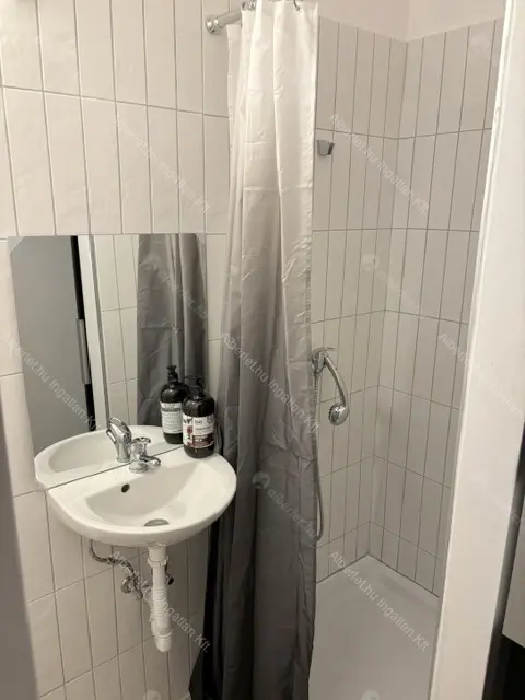 Kiadó albérlet 185000 Ft/hó áron: Budapest, VIII. kerület  Szerdahelyi utca. Mérete: 22 nm, 1 szobás | Alberlet.hu - 6684205