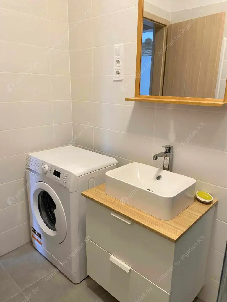 Kiadó albérlet 270000 Ft/hó áron: Budapest, VIII. kerület  Tolnai Lajos utca. Mérete: 43 nm, 2 szobás | Alberlet.hu - 6540990