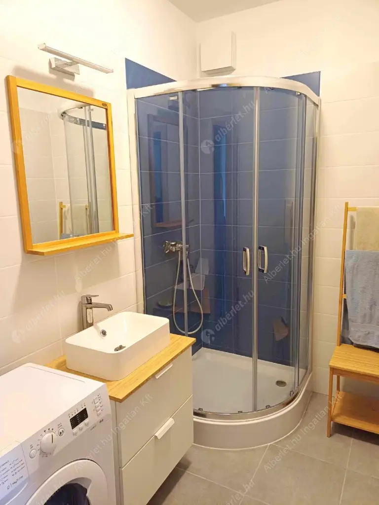 Kiadó albérlet 270000 Ft/hó áron: Budapest, VIII. kerület  Tolnai Lajos utca. Mérete: 43 nm, 2 szobás | Alberlet.hu - 6540994