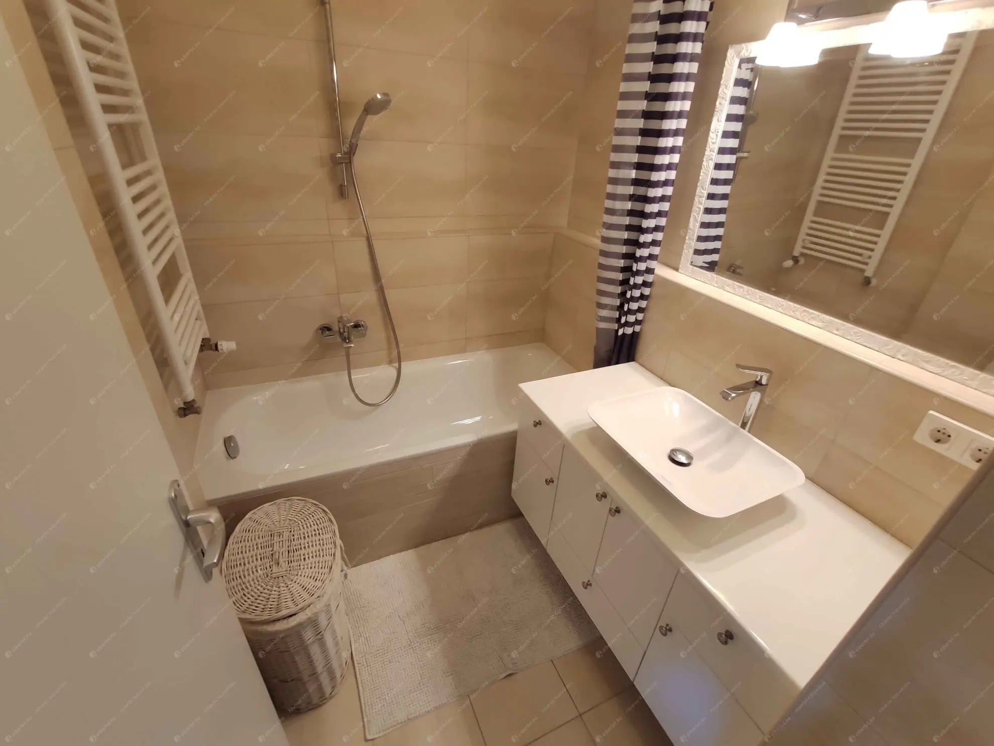 Kiadó albérlet 245000 Ft/hó áron: Budapest, VIII. kerület  Tolnai Lajos utca. Mérete: 43 nm, 2 szobás | Alberlet.hu - 6625500