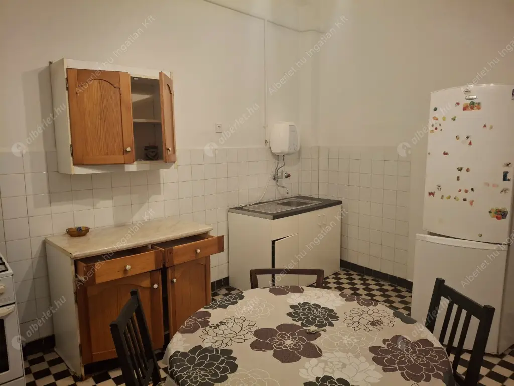 Kiadó albérlet 300000 Ft/hó áron: Budapest, VIII. kerület  Üllői út. Mérete: 90 nm, 3 szobás | Alberlet.hu - 6566247