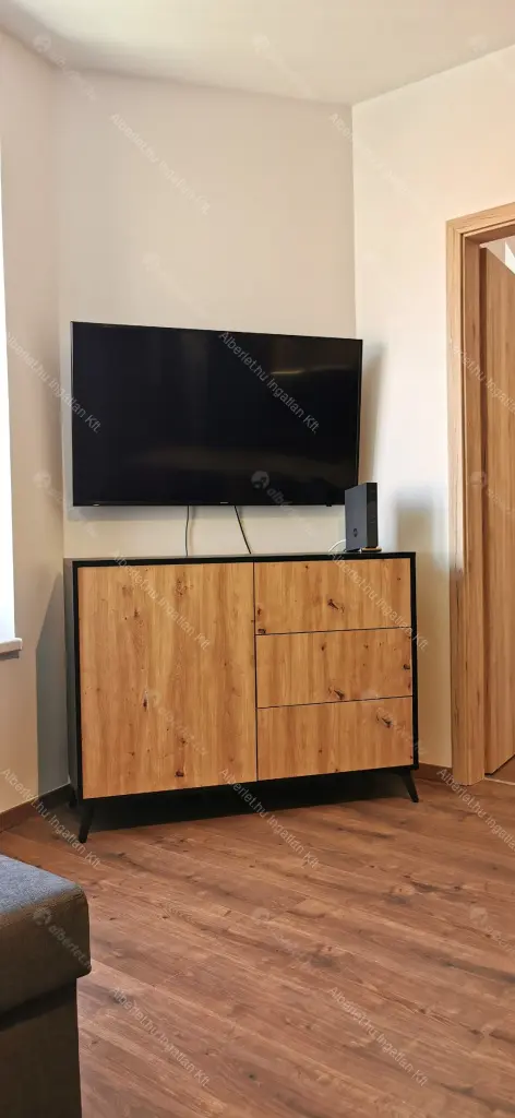 Kiadó albérlet 300000 Ft/hó áron: Budapest, VIII. kerület  Vajdahunyad utca. Mérete: 39 nm, 2 szobás | Alberlet.hu - 6643834