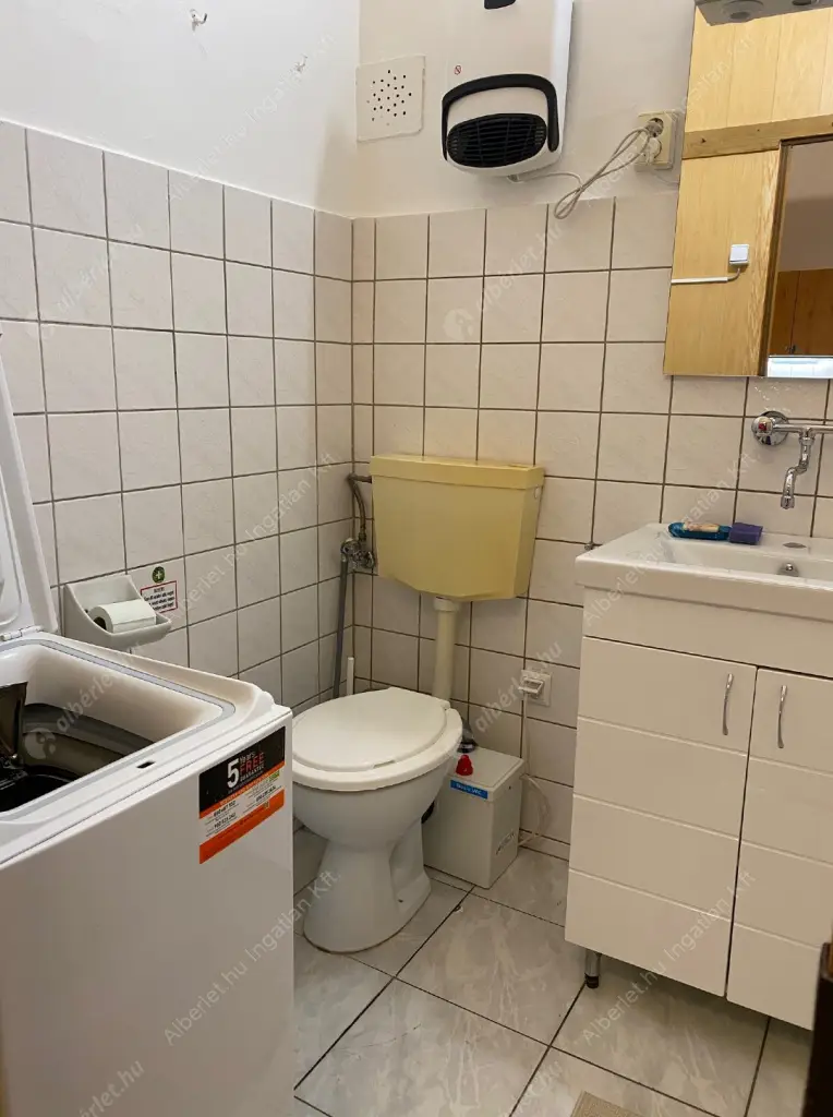Kiadó albérlet 260000 Ft/hó áron: Budapest, VIII. kerület  Vas utca. Mérete: 26 nm, 1 szobás | Alberlet.hu - 6515998