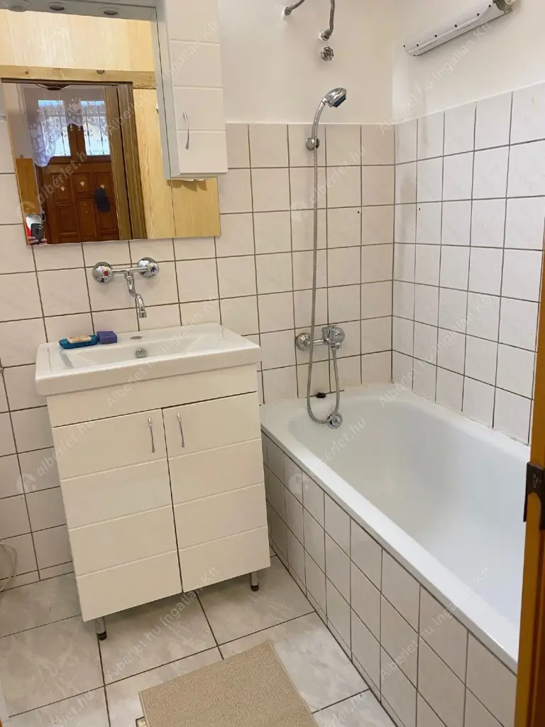 Kiadó albérlet 260000 Ft/hó áron: Budapest, VIII. kerület  Vas utca. Mérete: 26 nm, 1 szobás | Alberlet.hu - 6615948