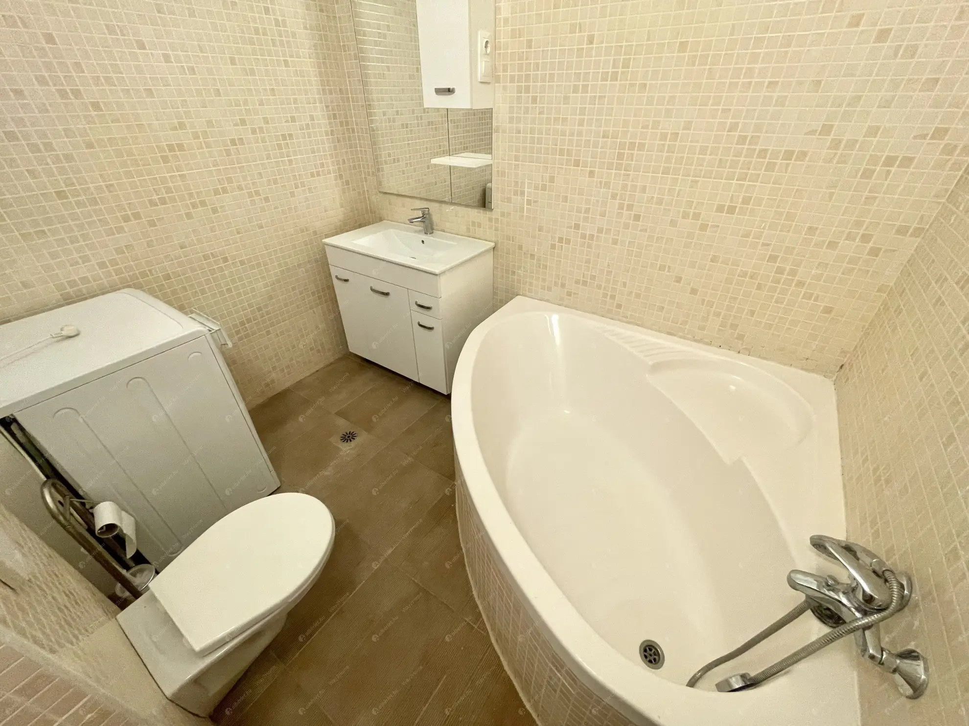 Kiadó albérlet 260000 Ft/hó áron: Budapest, VIII. kerület  Vas utca. Mérete: 70 nm, 2 szobás | Alberlet.hu - 6627705