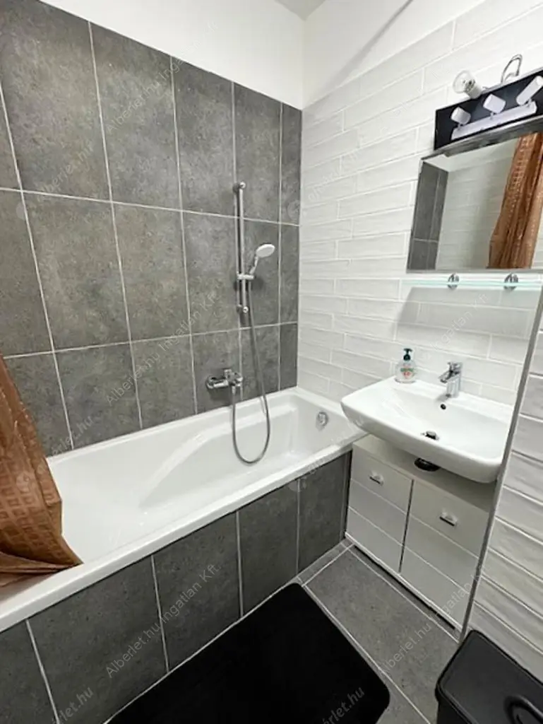 Kiadó albérlet 240000 Ft/hó áron: Budapest, VIII. kerület  Víg utca. Mérete: 32 nm, 1 szobás | Alberlet.hu - 6558609