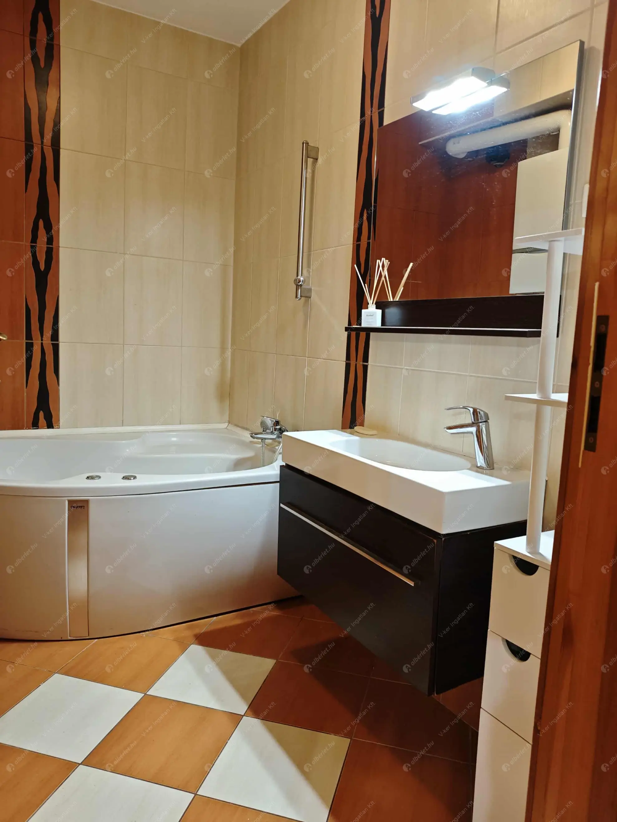 Kiadó albérlet 220000 Ft/hó áron: Budapest, X. kerület  Lámpagyár utca. Mérete: 65 nm, 3 szobás | Alberlet.hu - 6586418