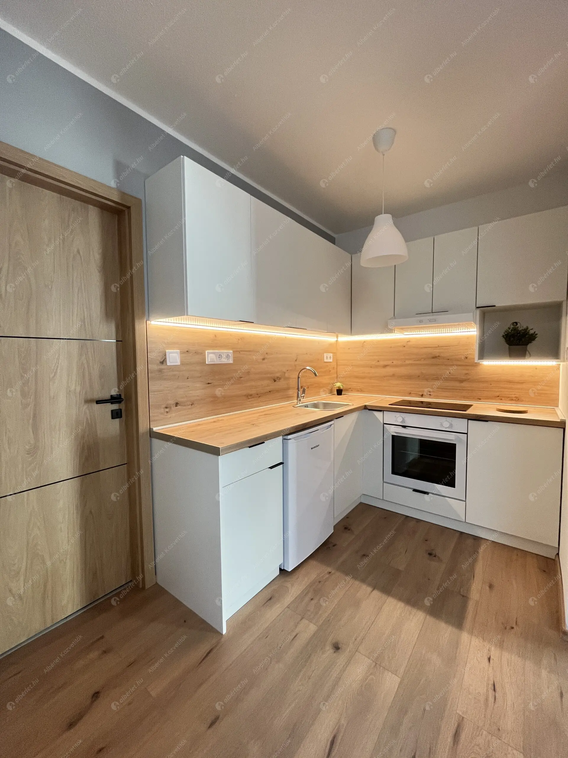 Kiadó albérlet 185000 Ft/hó áron: Budapest, X. kerület  Maglódi út. Mérete: 30 nm, 1 szobás | Alberlet.hu - 6570342