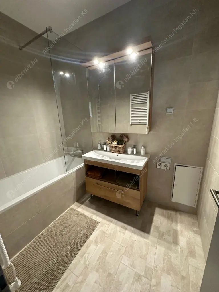 Kiadó albérlet 1100000 Ft/hó áron: Budapest, XI. kerület  Bíró László József körút. Mérete: 110 nm, 4 szobás | Alberlet.hu - 6577740