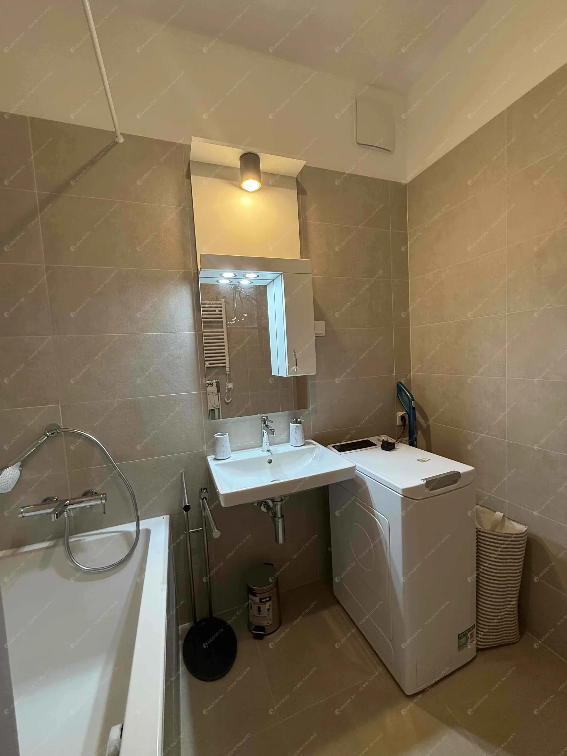 Kiadó albérlet 340000 Ft/hó áron: Budapest, XI. kerület  Bíró László József körút. Mérete: 50 nm, 2 szobás | Alberlet.hu - 6585975