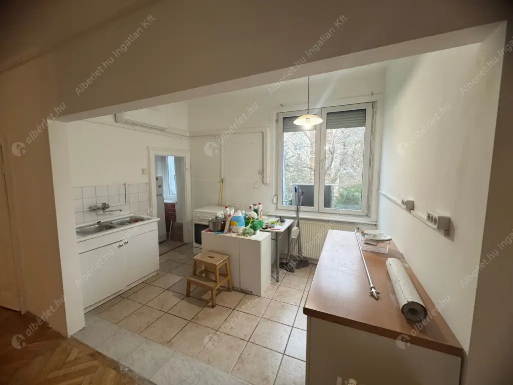 Kiadó albérlet 270000 Ft/hó áron: Budapest, XI. kerület  Budaörsi út. Mérete: 92 nm, 4 szobás | Alberlet.hu - 6598620
