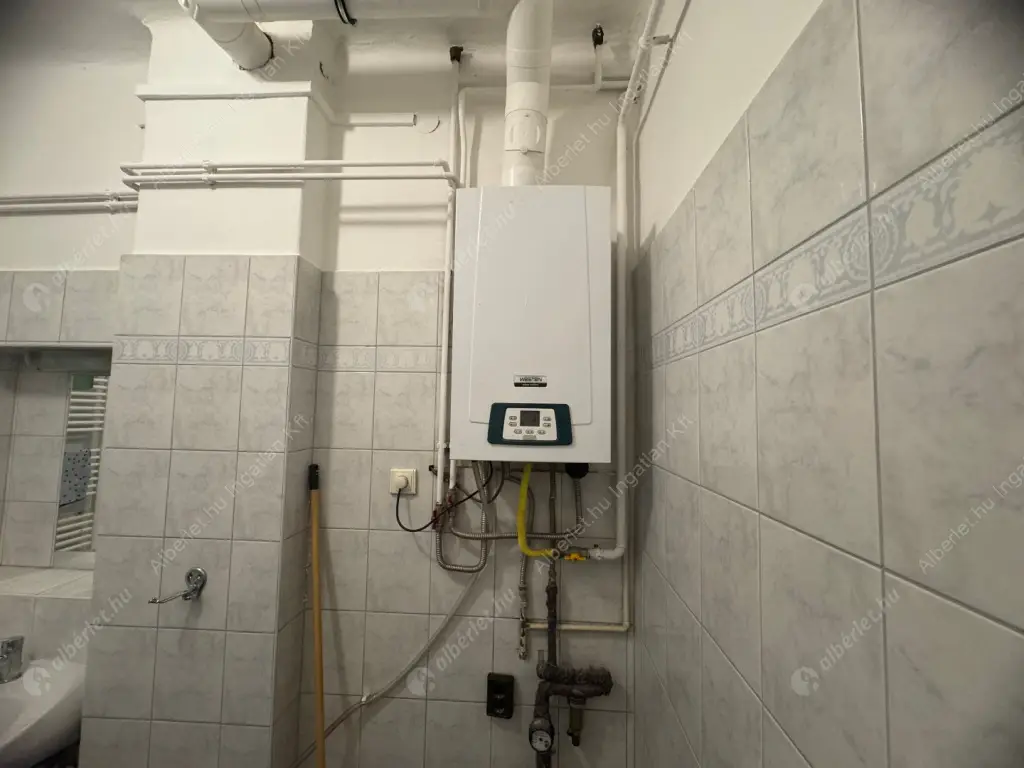 Kiadó albérlet 270000 Ft/hó áron: Budapest, XI. kerület  Budaörsi út. Mérete: 92 nm, 4 szobás | Alberlet.hu - 6598634