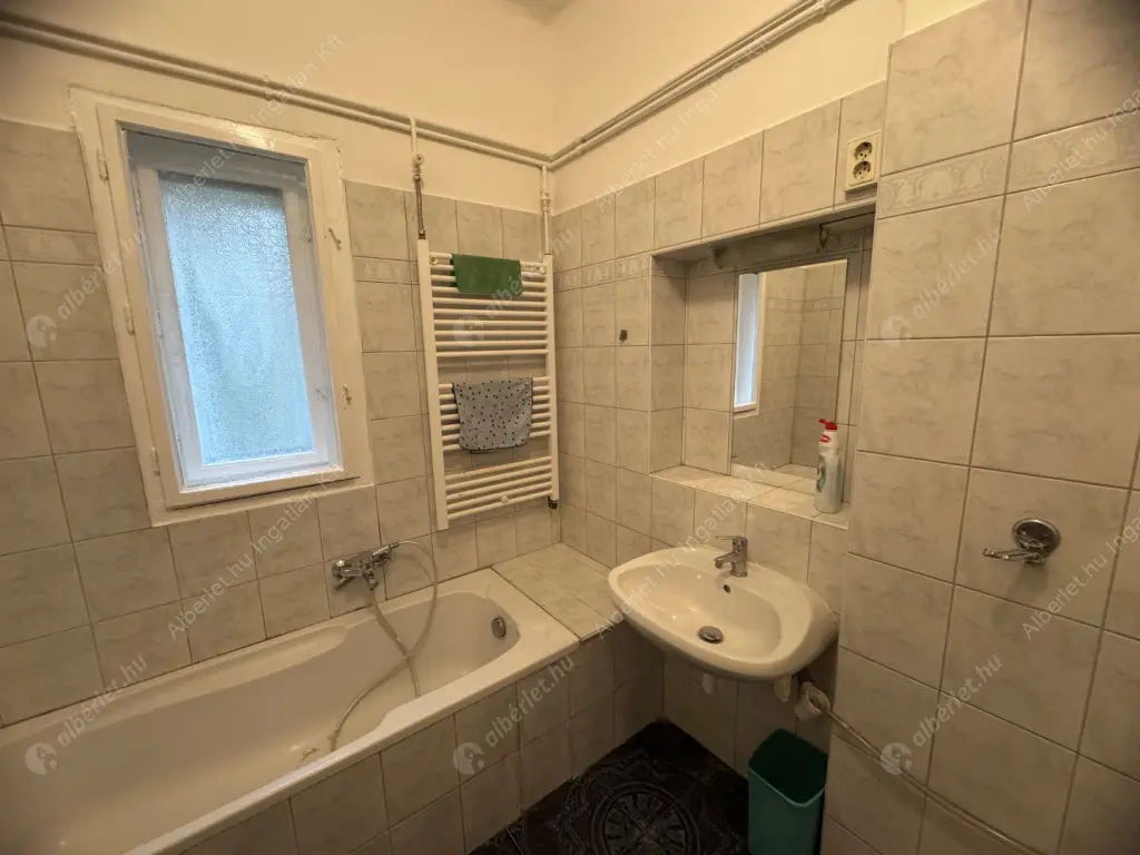 Kiadó albérlet 270000 Ft/hó áron: Budapest, XI. kerület  Budaörsi út. Mérete: 92 nm, 4 szobás | Alberlet.hu - 6628915