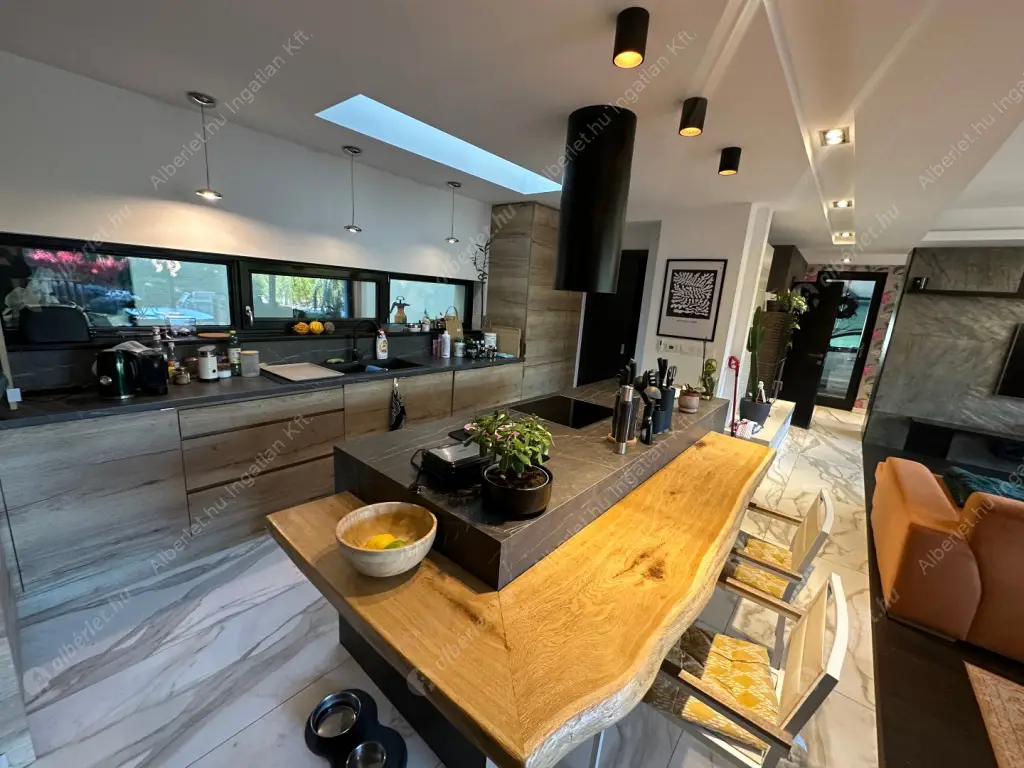 Kiadó albérlet 1950000 Ft/hó áron: Budapest, XI. kerület  Dayka Gábor utca. Mérete: 220 nm, 5 szobás | Alberlet.hu - 6618295