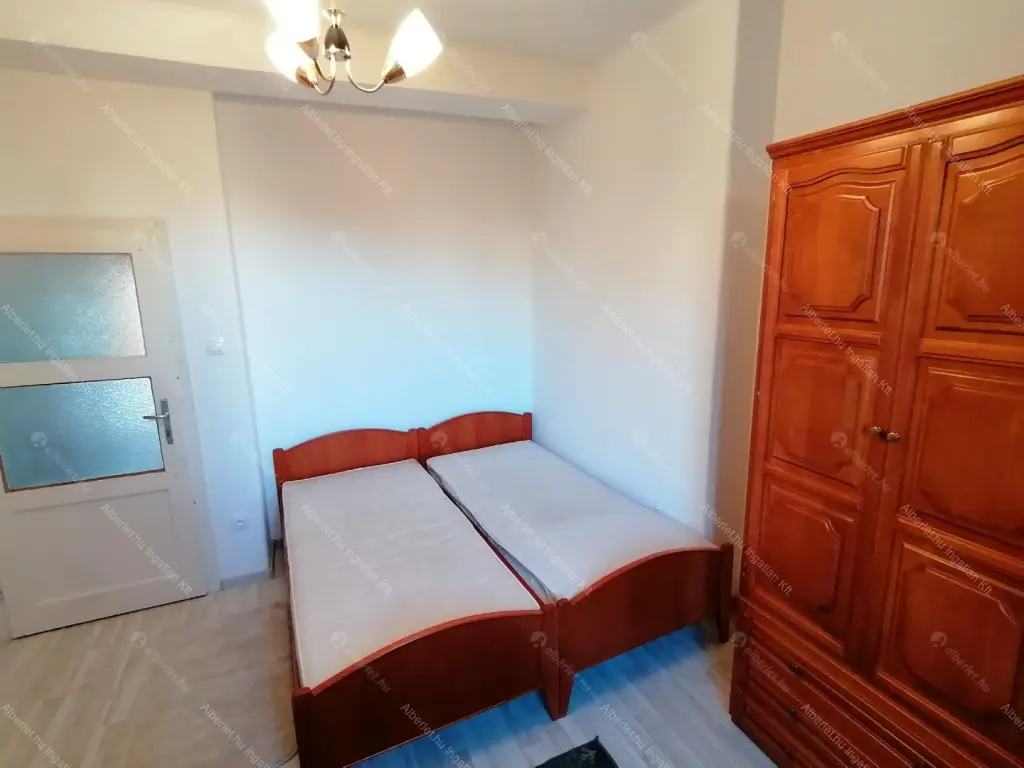 Kiadó albérlet 260000 Ft/hó áron: Budapest, XI. kerület  Etele tér. Mérete: 58 nm, 2 szobás | Alberlet.hu - 6663205