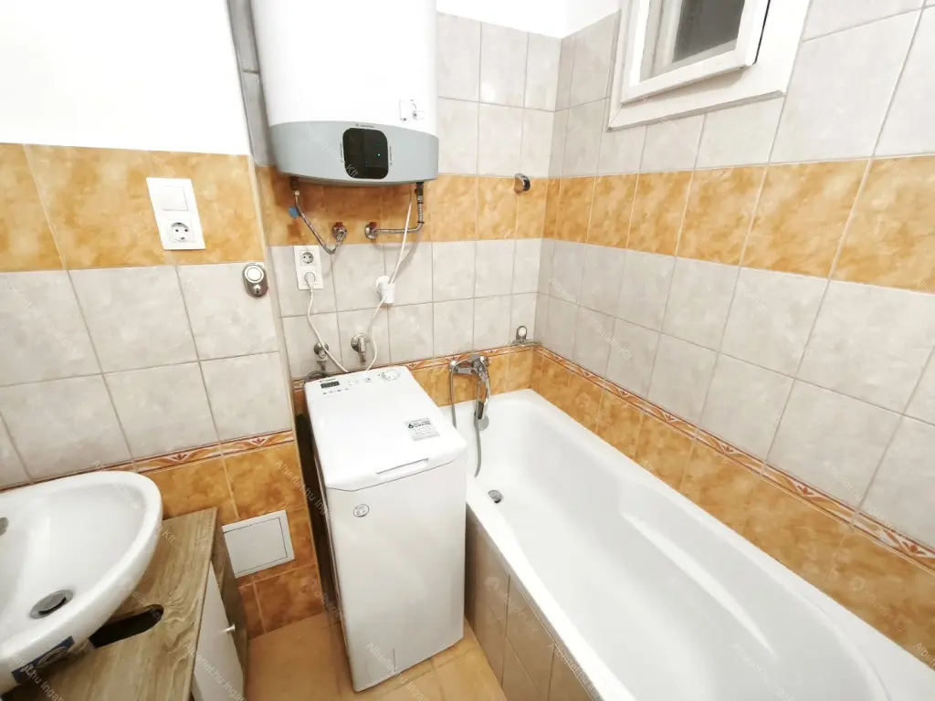 Kiadó albérlet 240000 Ft/hó áron: Budapest, XI. kerület  Etele tér. Mérete: 58 nm, 2 szobás | Alberlet.hu - 6695391