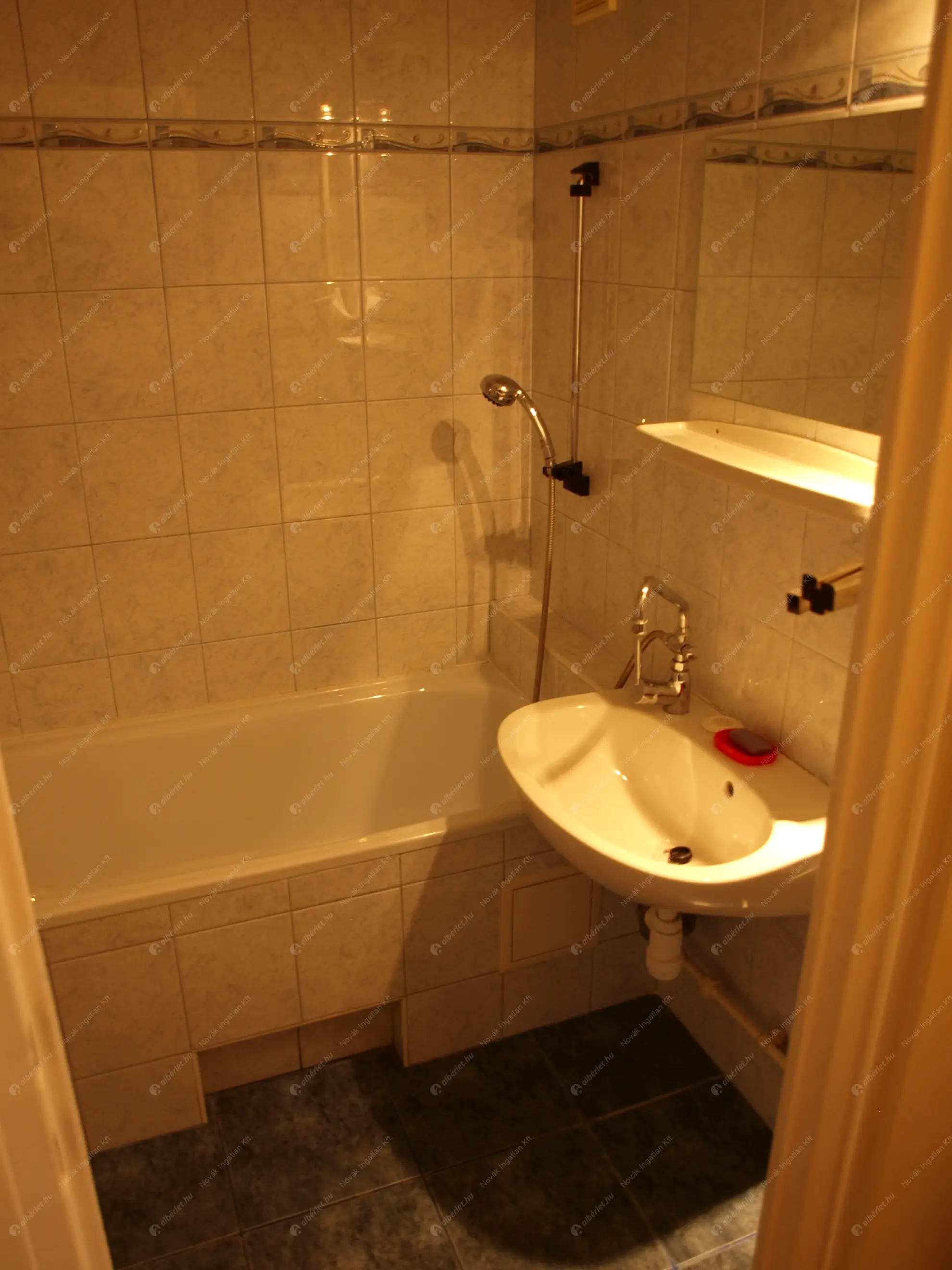 Kiadó albérlet 210000 Ft/hó áron: Budapest, XI. kerület  Etele út. Mérete: 50 nm, 2 szobás | Alberlet.hu - 6574270