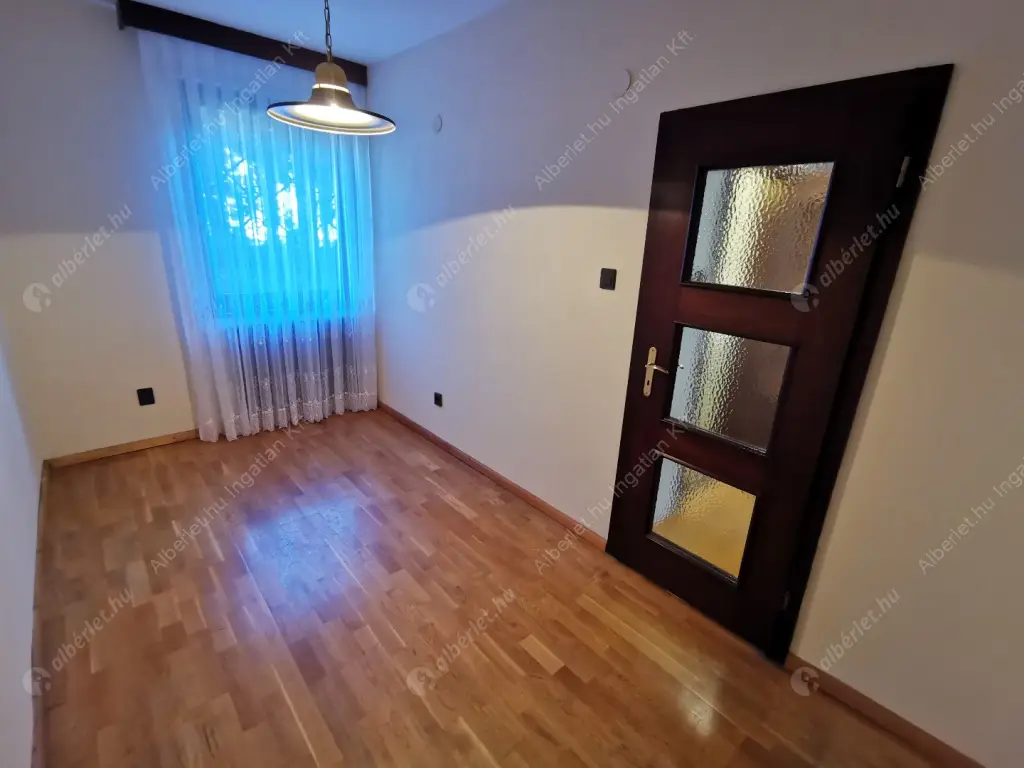 Kiadó albérlet 690000 Ft/hó áron: Budapest, XI. kerület  Kelenhegyi út. Mérete: 113 nm, 5 szobás | Alberlet.hu - 6591684