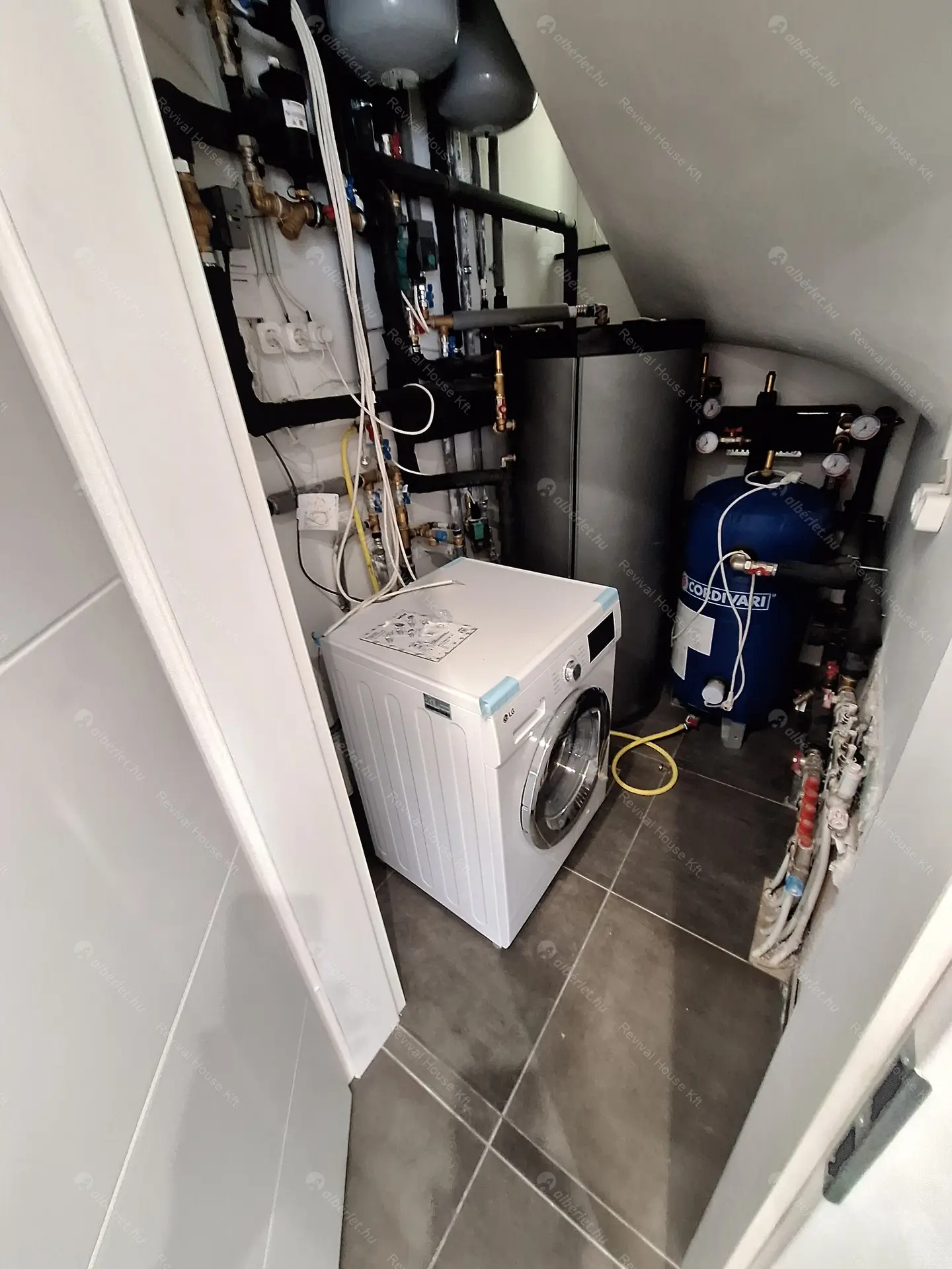 Kiadó albérlet 900000 Ft/hó áron: Budapest, XI. kerület  Lépés utca. Mérete: 133 nm, 5 szobás | Alberlet.hu - 6458100