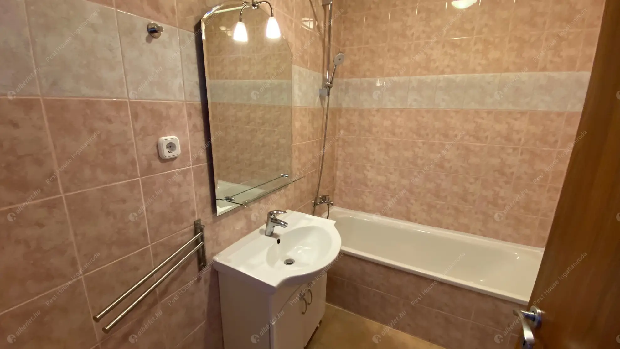 Kiadó albérlet 260000 Ft/hó áron: Budapest, XI. kerület  Nádorliget utca. Mérete: 46 nm, 2 szobás | Alberlet.hu - 6598551